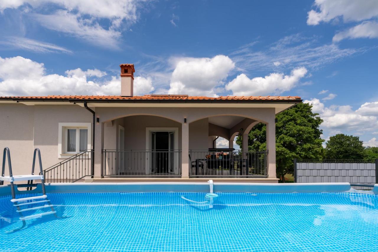 Vila House Leana