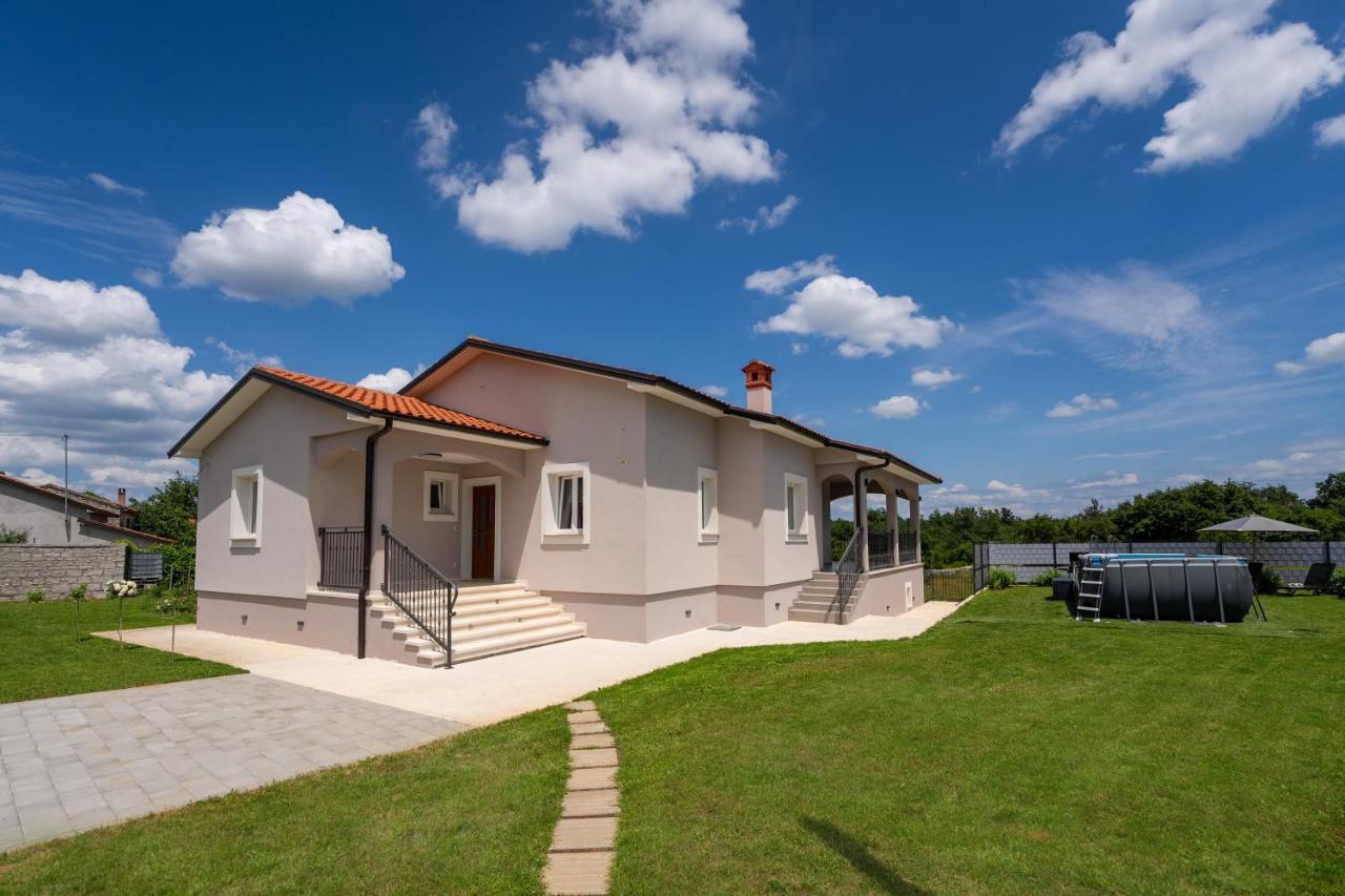 House Leana Pazin
