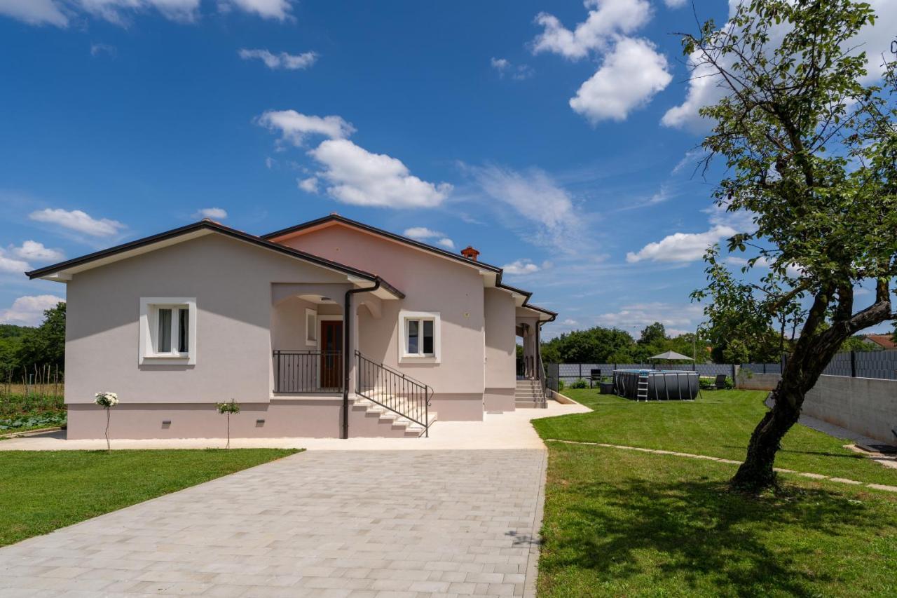 House Leana Pazin